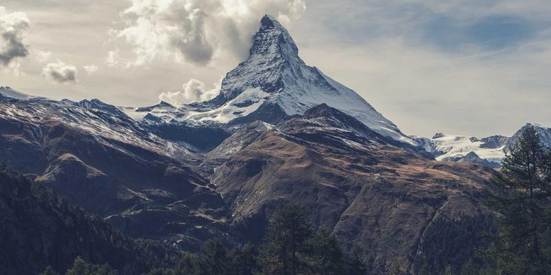 QQBXX数字资源解析：400G/800G以太网如何重塑数据中心与DCI高速通道
